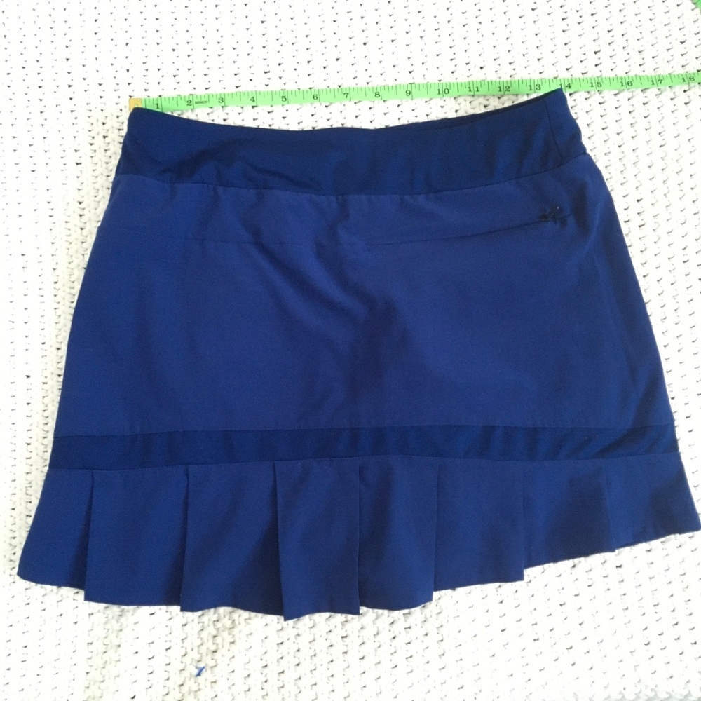 NIKE DRYFIT SKORT BLUE SIZE SMALL WITH BOTTOM RUFFLES 5 1/2 INSEAM